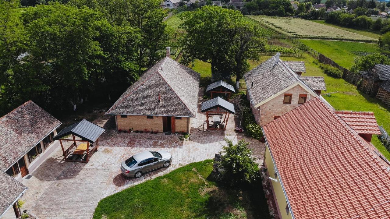 Sobe Kod Baje - Baranjska Kuca Bed & Breakfast Karanac Екстериор снимка