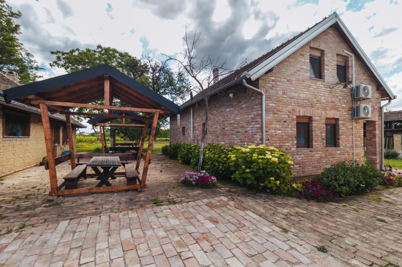 Sobe Kod Baje - Baranjska Kuca Bed & Breakfast Karanac Екстериор снимка