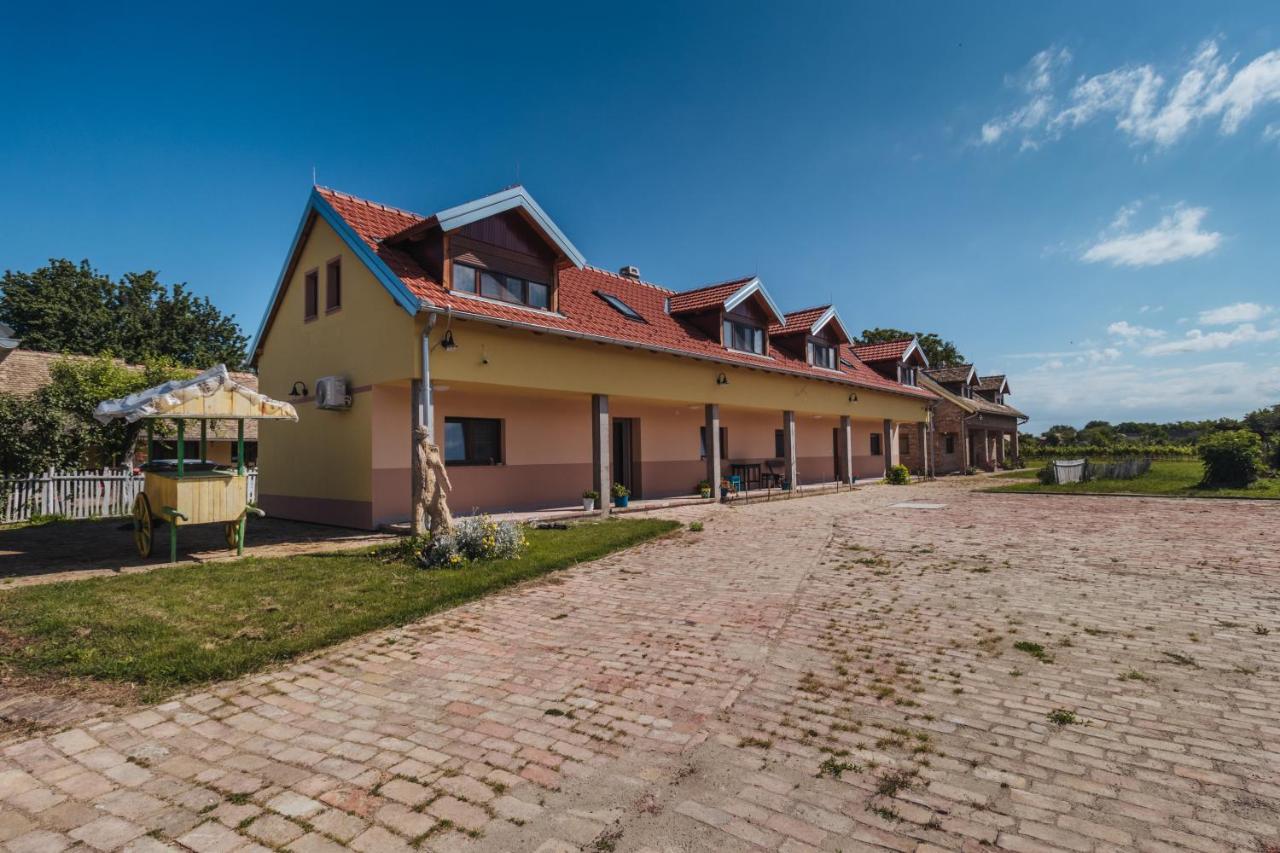 Sobe Kod Baje - Baranjska Kuca Bed & Breakfast Karanac Екстериор снимка