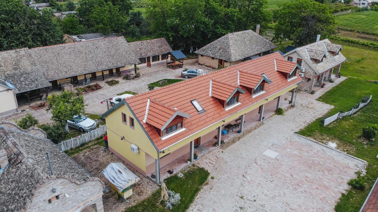 Sobe Kod Baje - Baranjska Kuca Bed & Breakfast Karanac Екстериор снимка