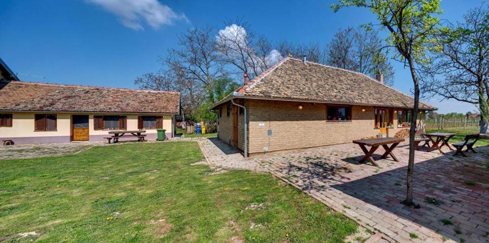 Sobe Kod Baje - Baranjska Kuca Bed & Breakfast Karanac Екстериор снимка