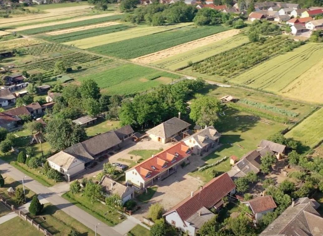 Sobe Kod Baje - Baranjska Kuca Bed & Breakfast Karanac Екстериор снимка